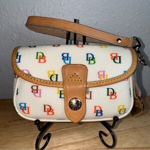 DOONEY & BOURKE VINTAGE WHITE MULTI COATED CANVAS SNAP LEATHER WRISTLET